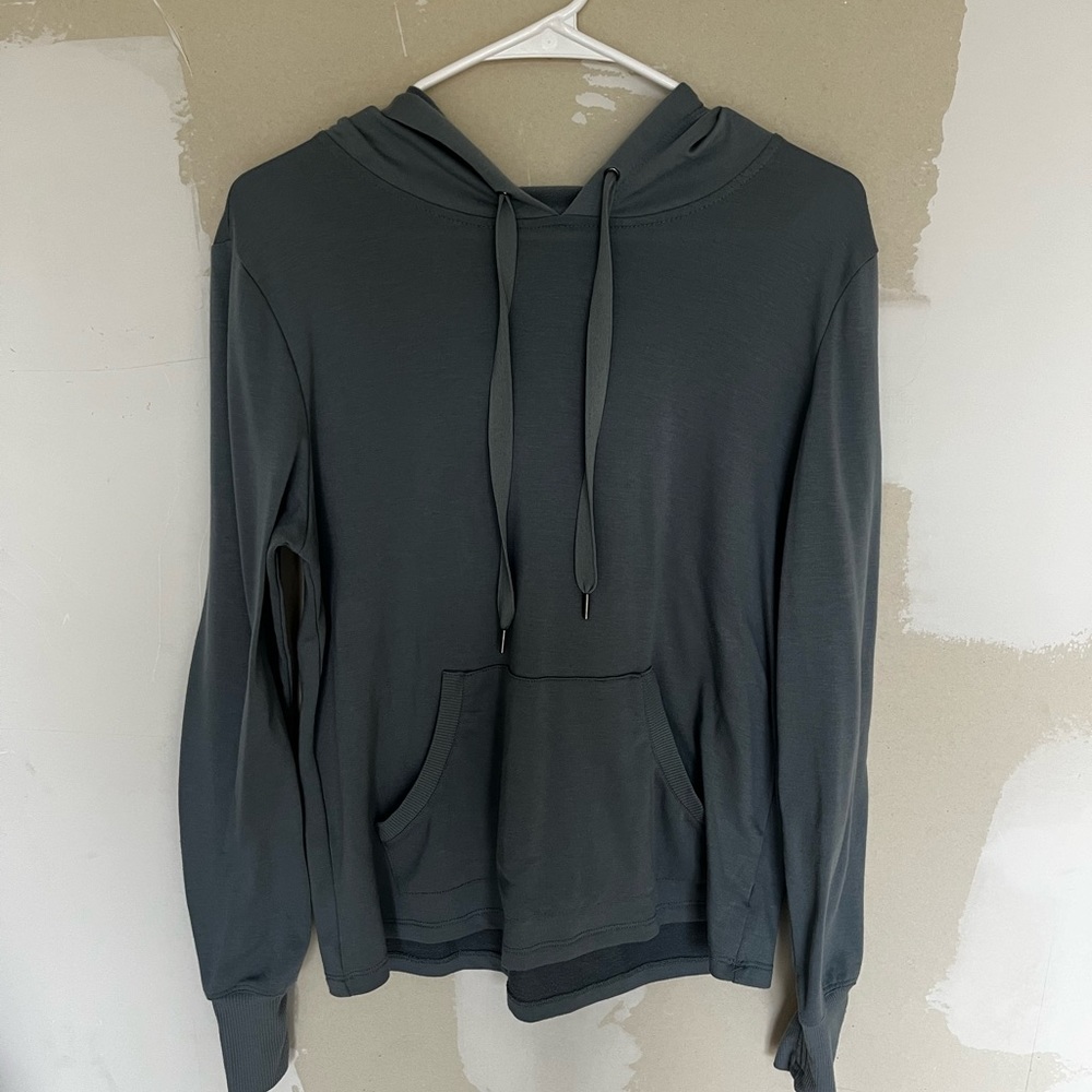 Freely flowy hooded shirt